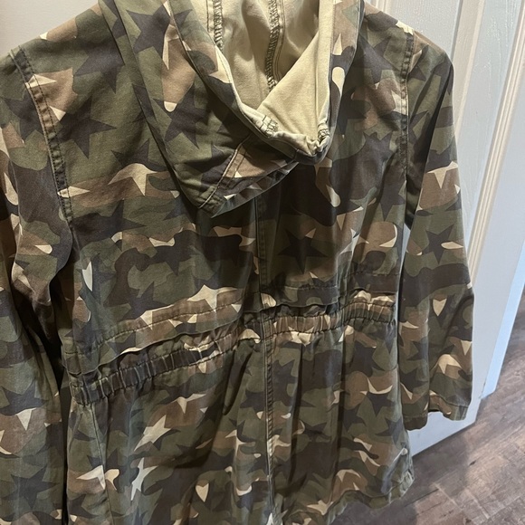 Girl size 12 camo lightweight coat. - Picture 2 of 2